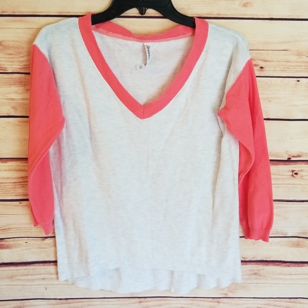 NWOT Aeropostale V Neck Sweater Size S Coral